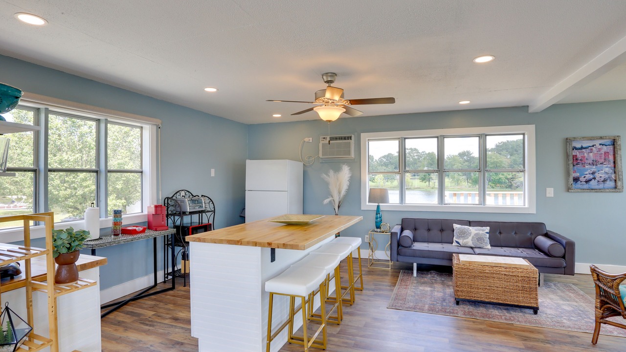 Photo of Others in Centre