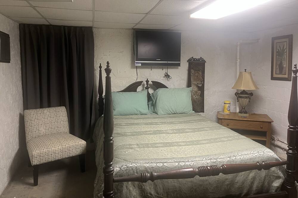 Photo of Bedroom in Clinton