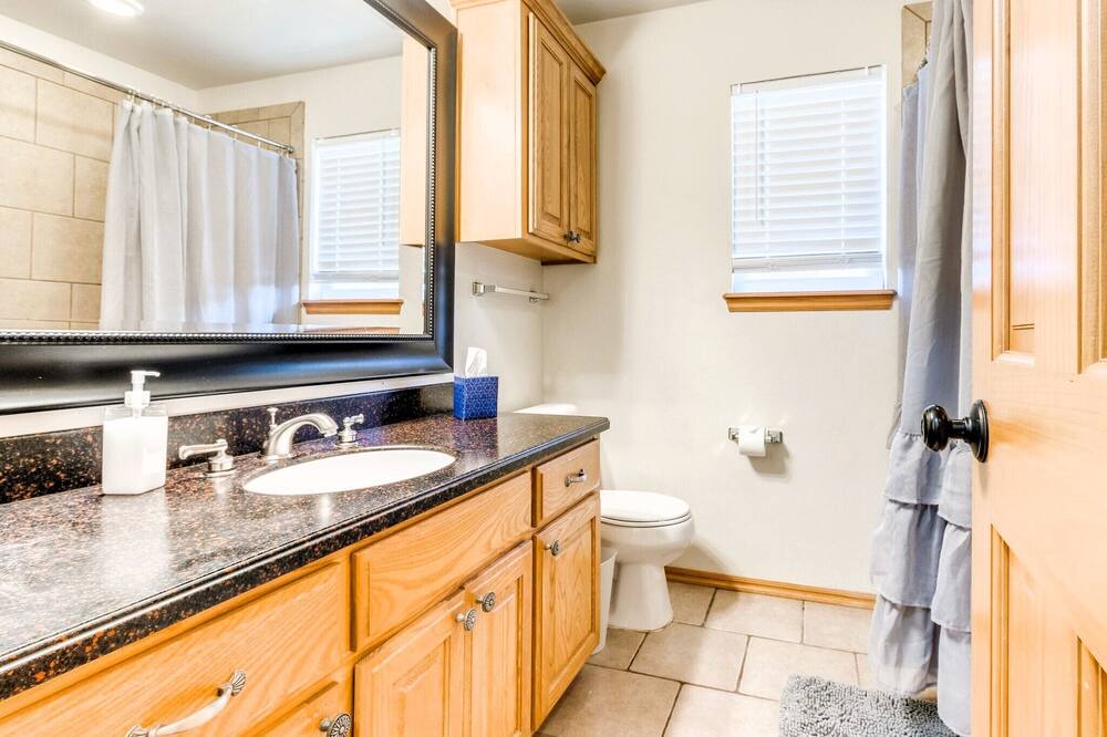 Photo of Bathroom in Del City