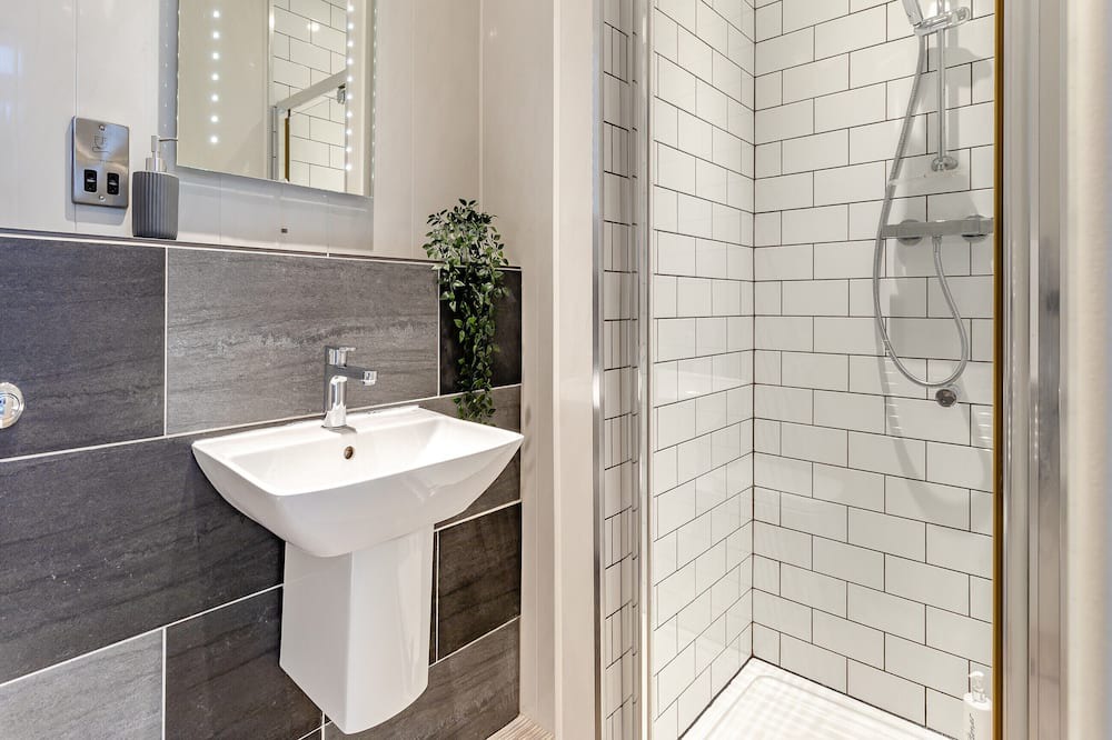 Photo of Bathroom in Marsh Lane