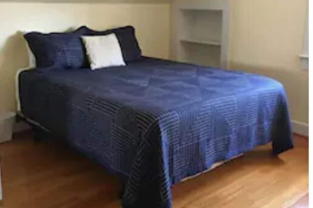 Photo of Bedroom in Heflin