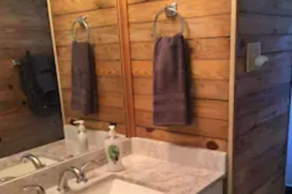 Photo of Bathroom in Heflin