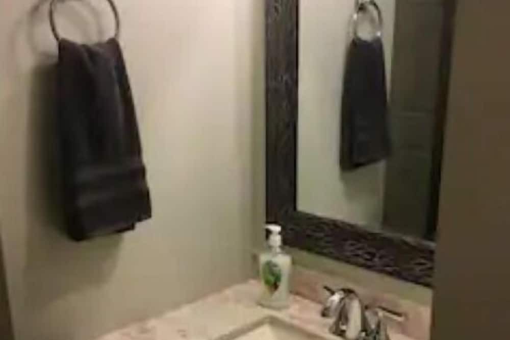 Photo of Bathroom in Heflin