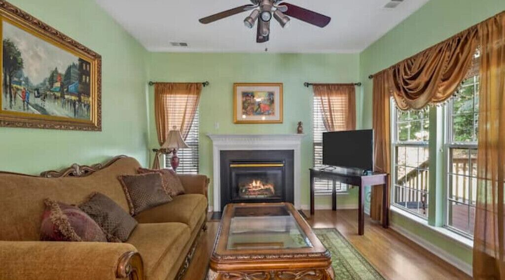 Photo of Livingroom in Matthews