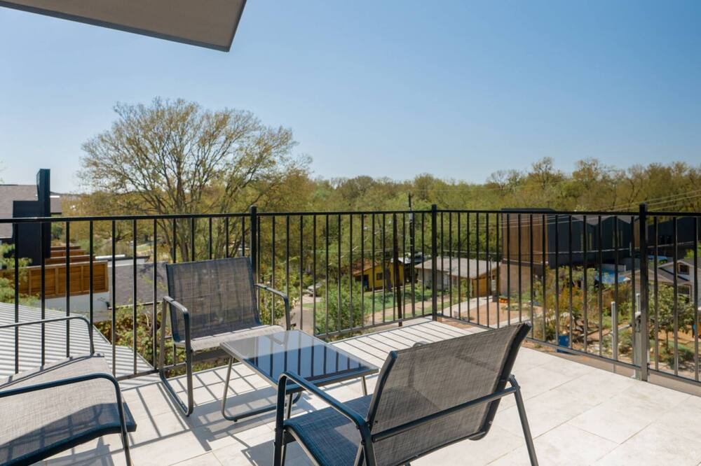 Photo of Patio Balcony in MLK