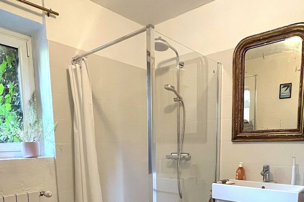 Photo of Bathroom in Boutigny-Prouais