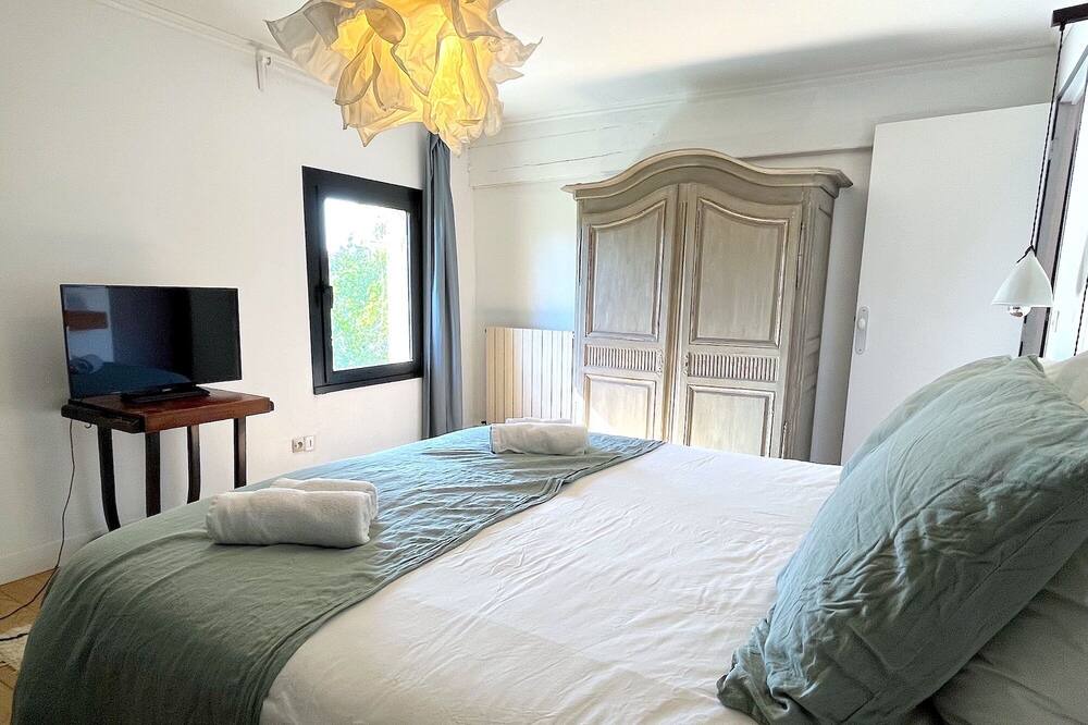 Photo of Bedroom in Boutigny-Prouais