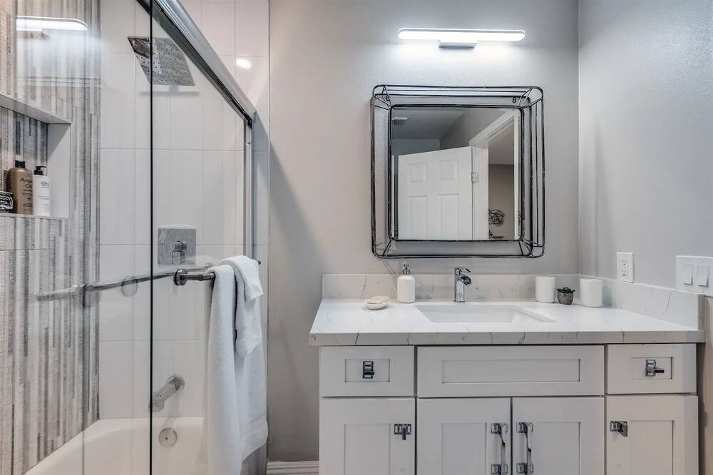 Photo of Bathroom in Desert Park Estates