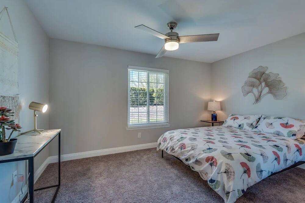 Photo of Bedroom in Desert Park Estates