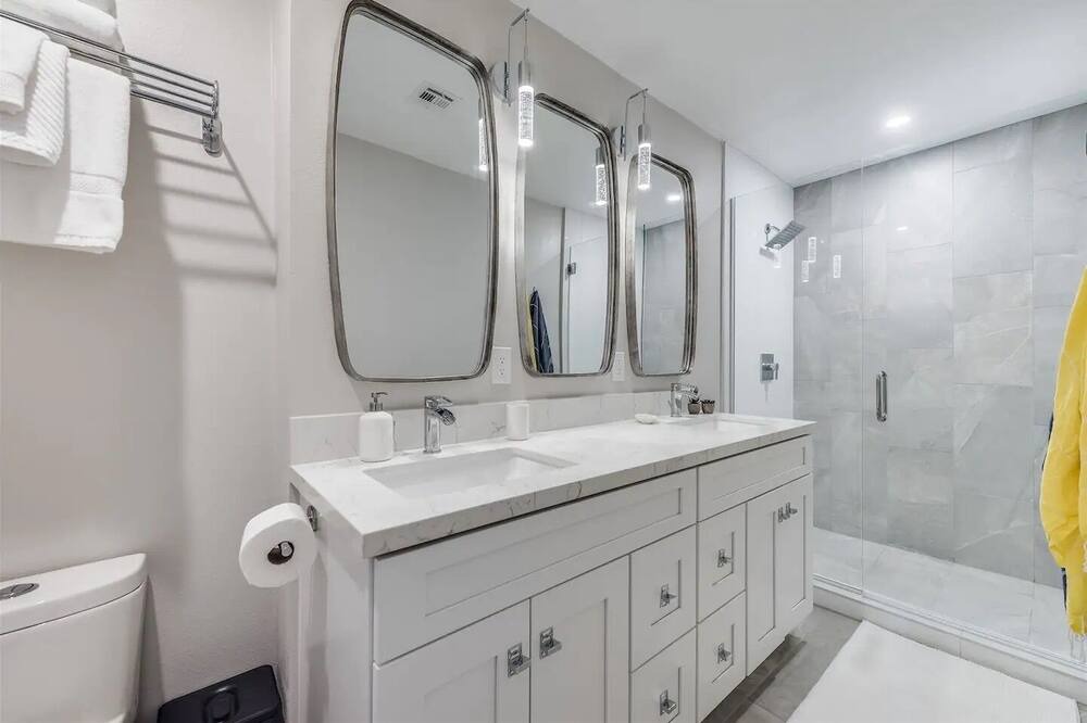 Photo of Bathroom in Desert Park Estates