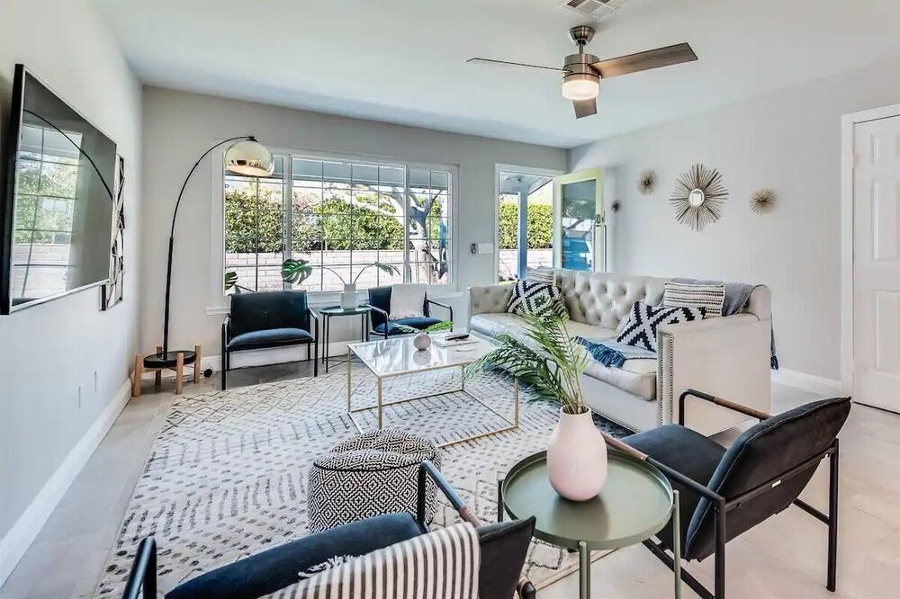 Photo of Livingroom in Desert Park Estates