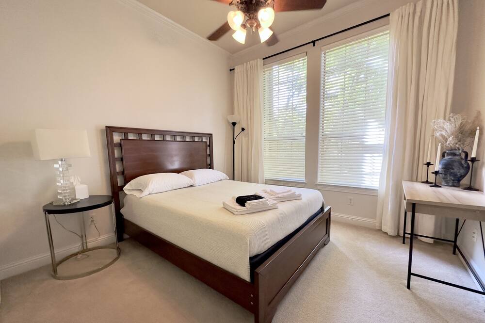 Photo of Bedroom in DeSoto
