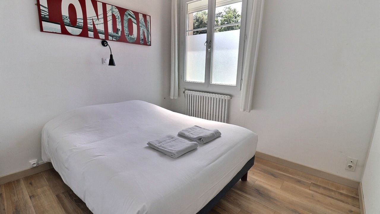 Photo of Bedroom in Saint-Vincent-Sterlanges
