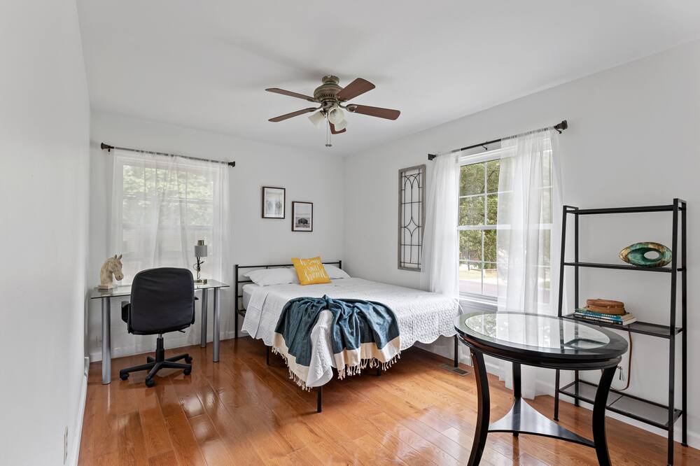 Photo of Bedroom in Eureka