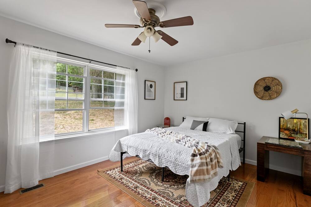 Photo of Bedroom in Eureka