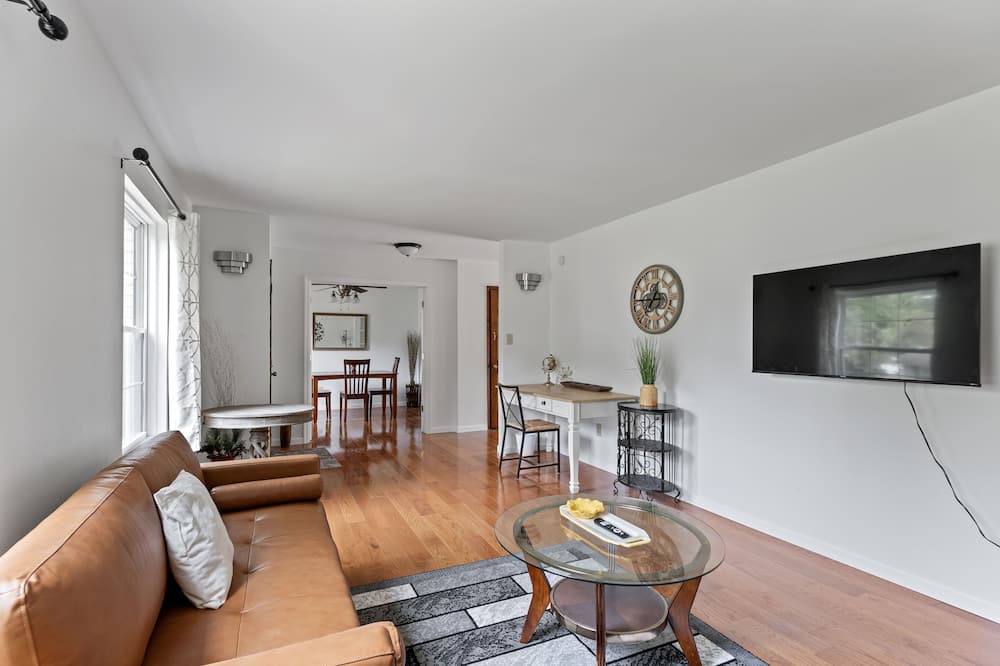 Photo of Livingroom in Eureka