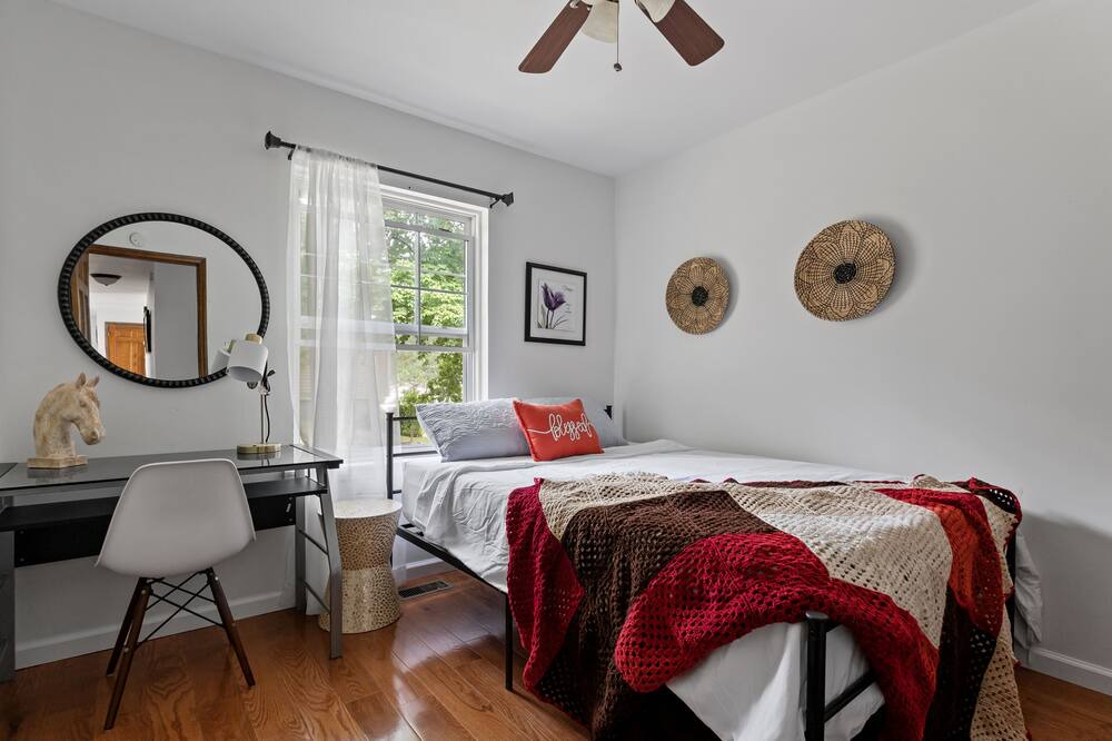 Photo of Bedroom in Eureka