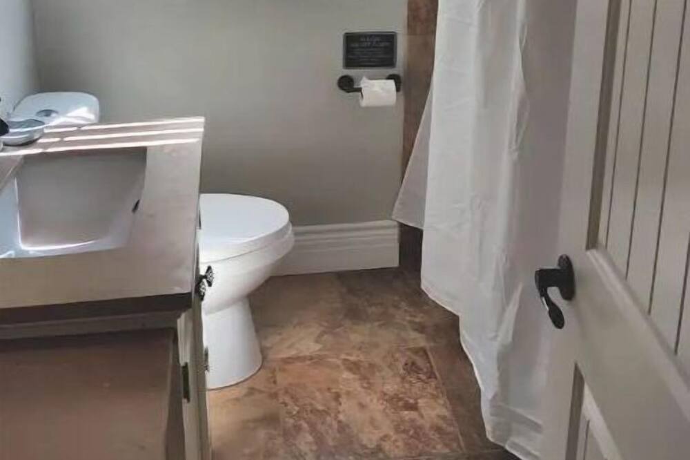 Photo of Bathroom in Artesia