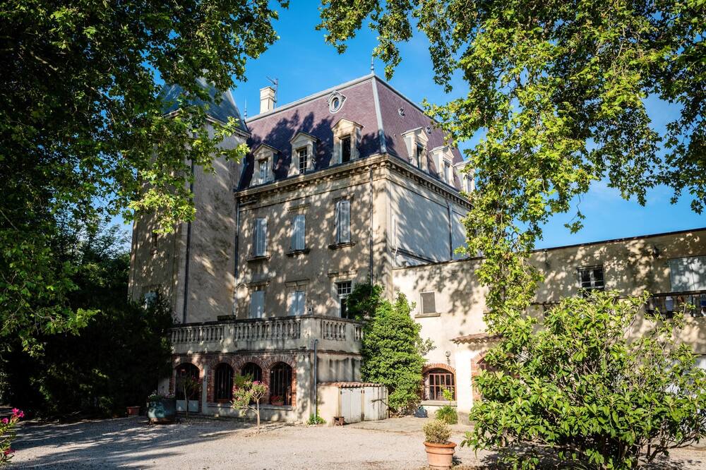 Photo of Others in Violes