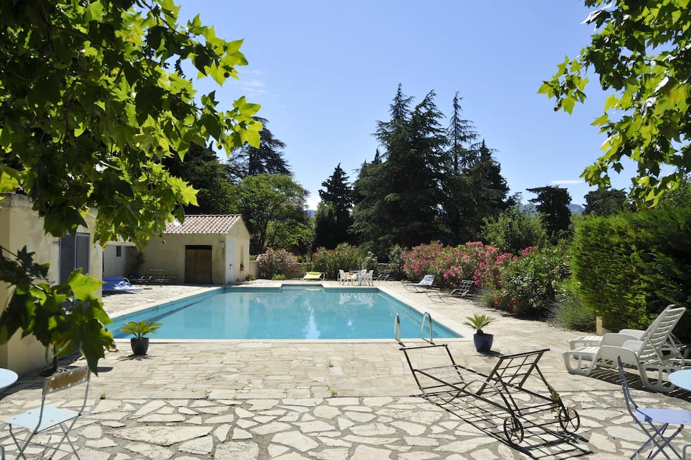 Photo of Outdoor in Violes