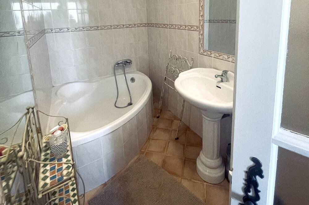 Photo of Bathroom in Violes