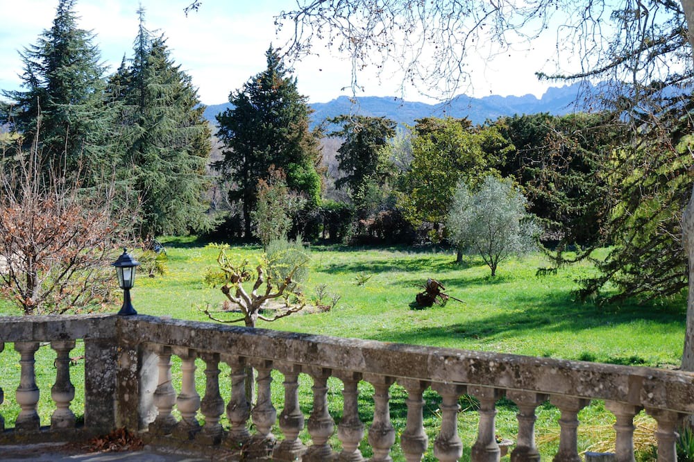 Photo of Outdoor in Violes