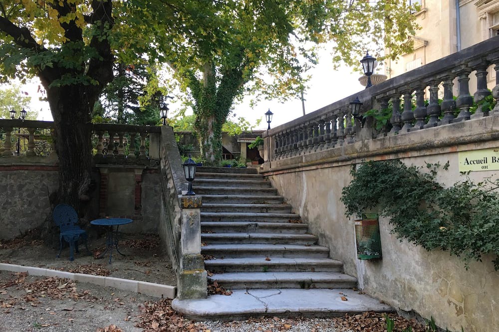 Photo of Others in Violes