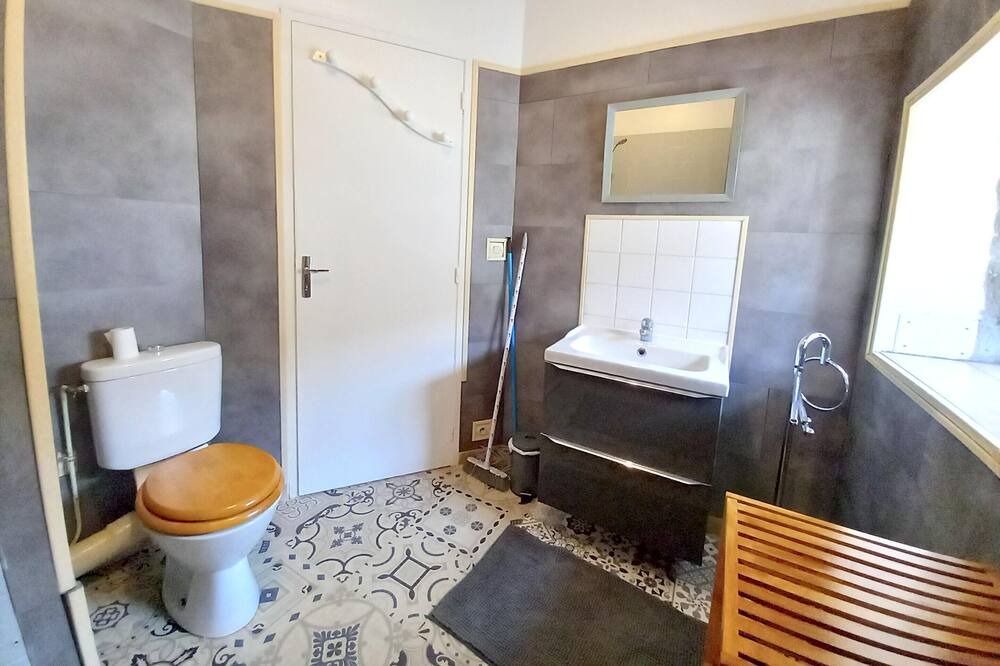 Photo of Bathroom in Caunes-Minervois