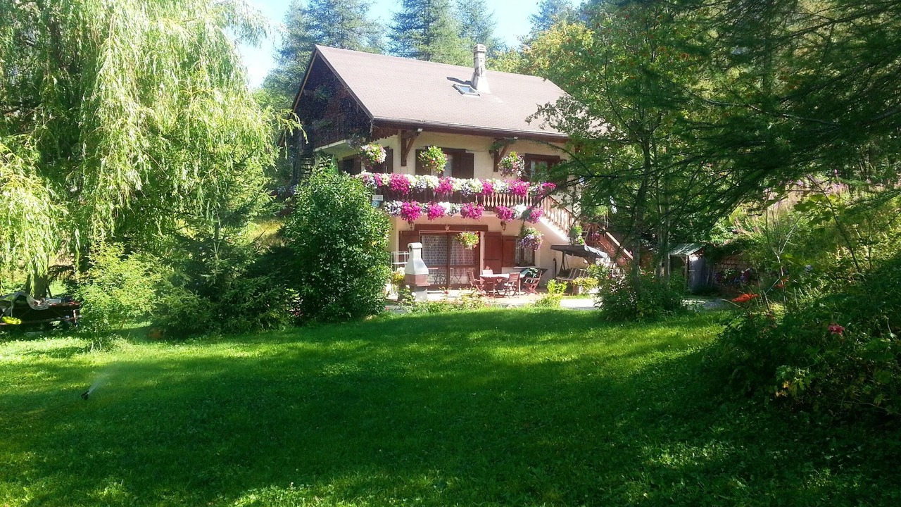 Photo of Outdoor in Esteng