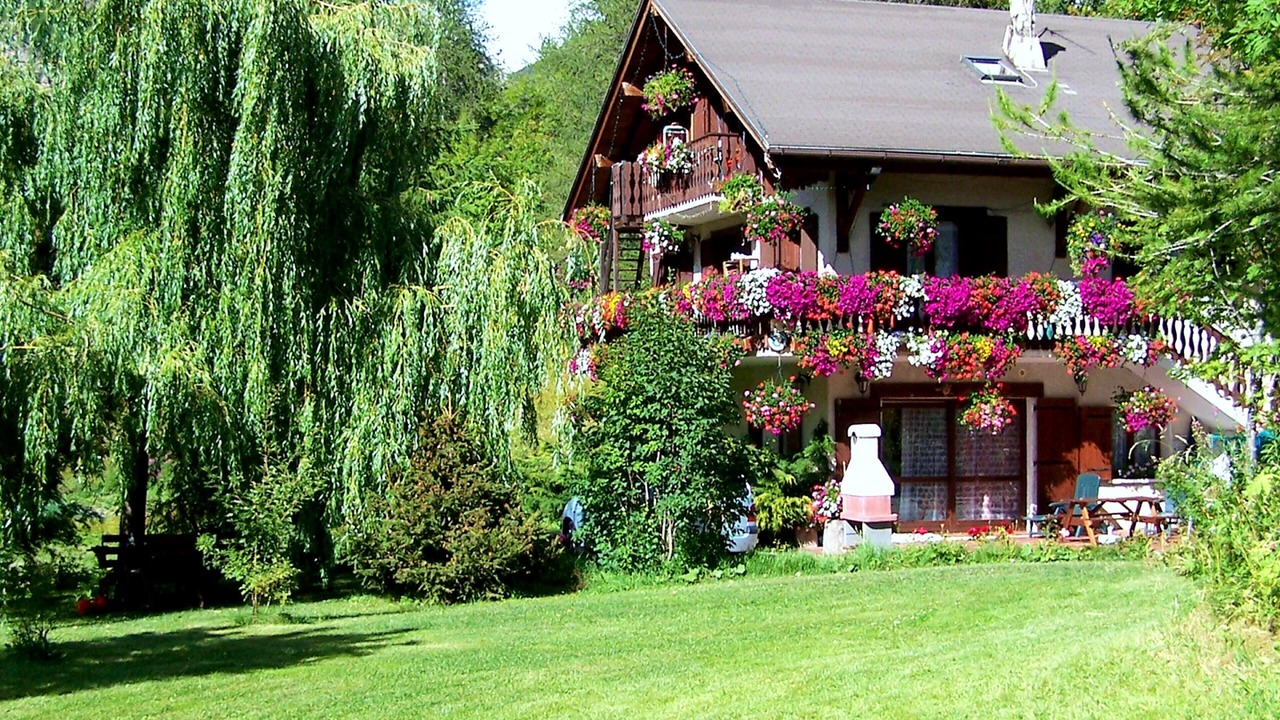 Photo of Outdoor in Esteng