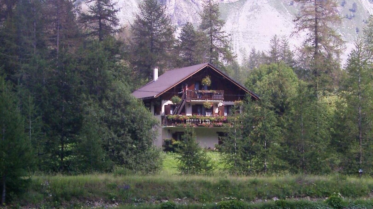 Photo of Outdoor in Esteng