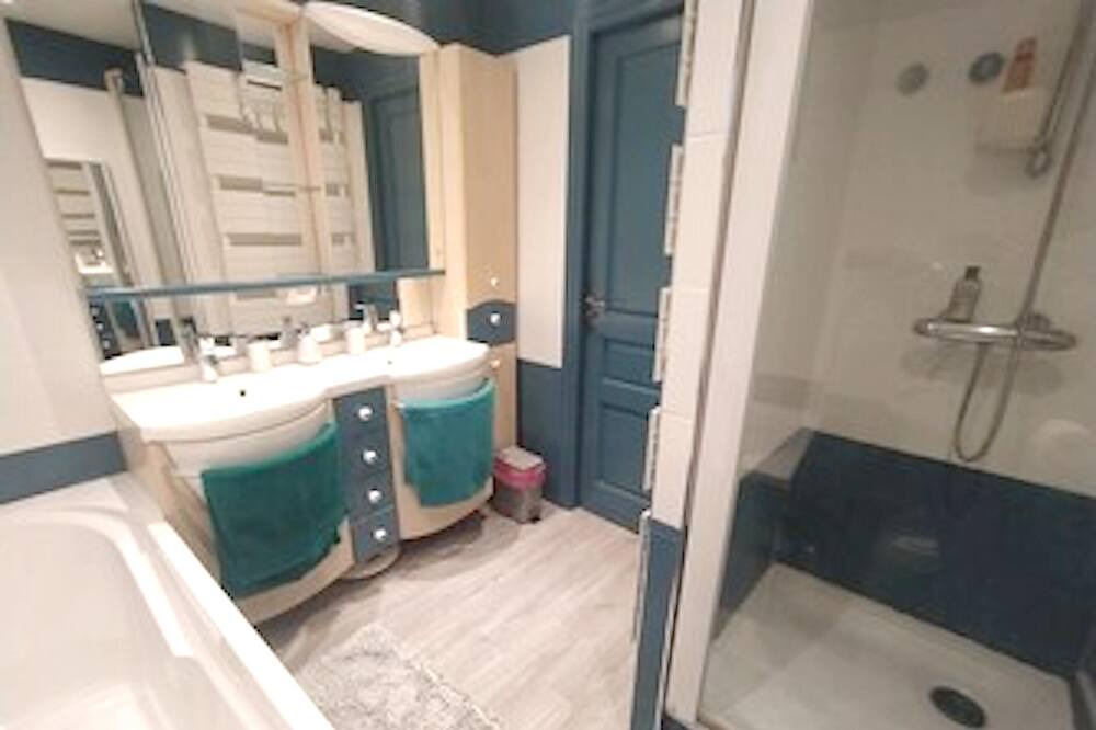 Photo of Bathroom in Clarques