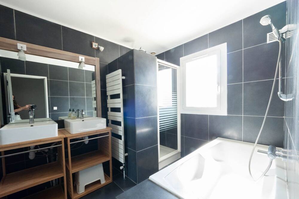 Photo of Bathroom in Le Cres