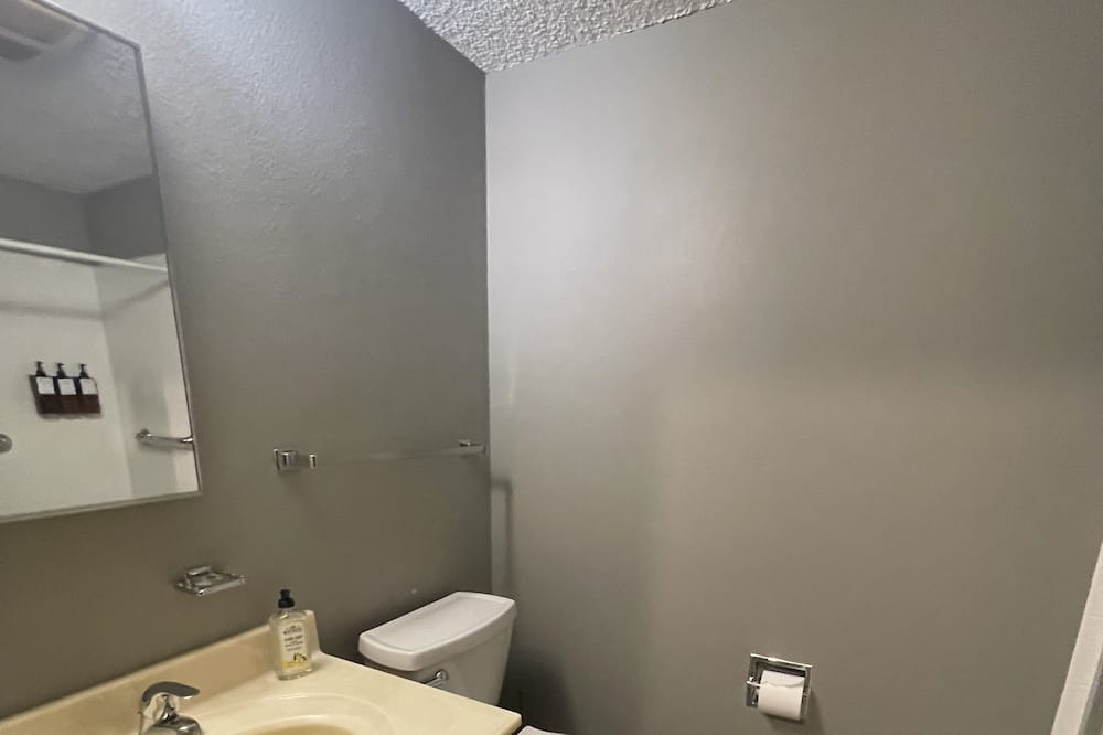 Photo of Bathroom in Tekamah