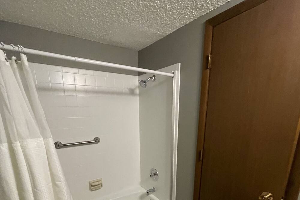 Photo of Bathroom in Tekamah