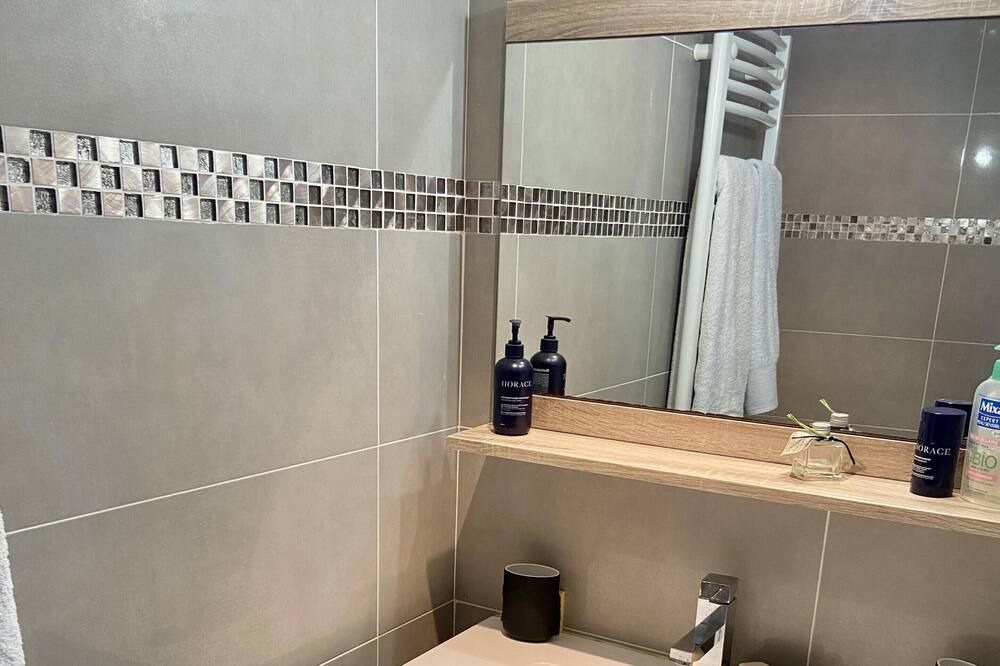 Photo of Bathroom in Cournonsec