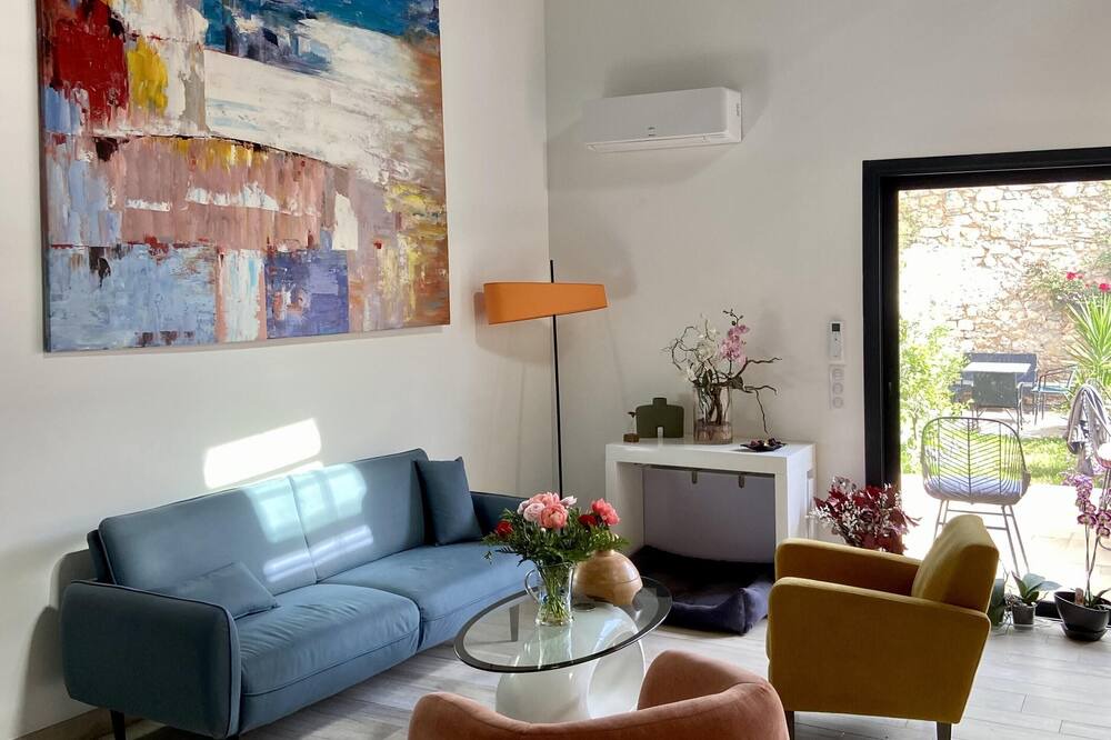 Photo of Livingroom in Cournonsec