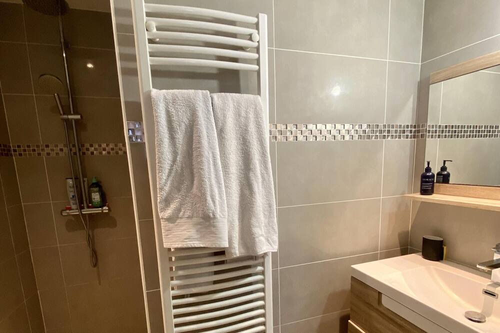 Photo of Bathroom in Cournonsec