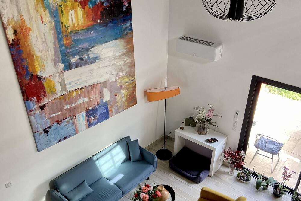 Photo of Livingroom in Cournonsec