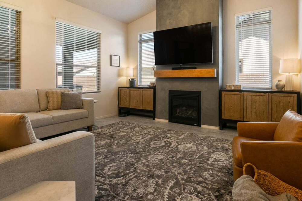Photo of Livingroom in Mesa Del Sol Innovation Park