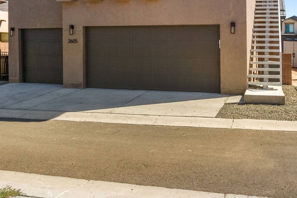 Photo of Outdoor in Mesa Del Sol Innovation Park