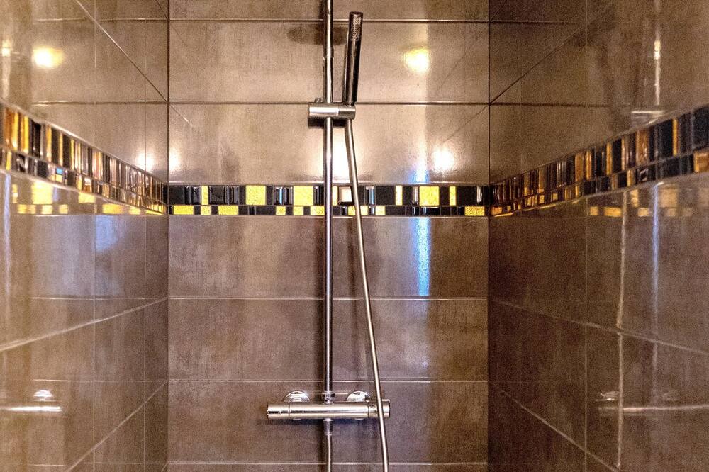 Photo of Bathroom in Fauverney