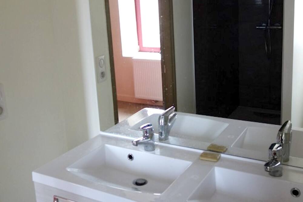 Photo of Bathroom in Fauverney