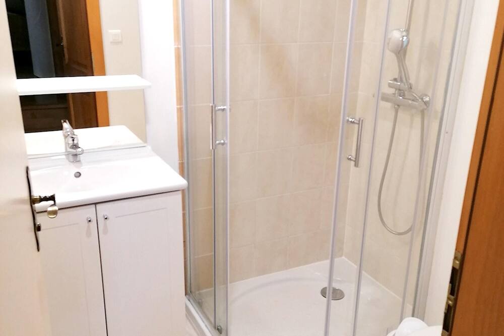 Photo of Bathroom in Taintrux