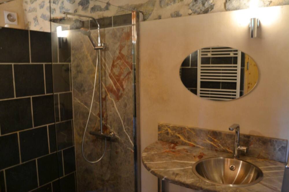 Photo of Bathroom in Gembrie