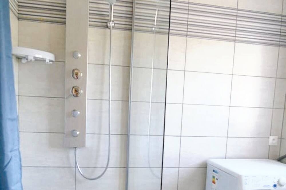 Photo of Bathroom in Avesnes-en-Val