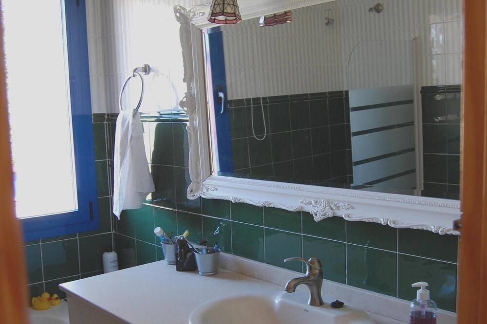 Photo of Bathroom in Uceda