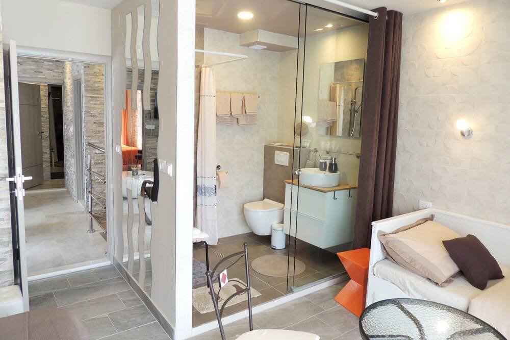 Photo of Bathroom in Vantacici