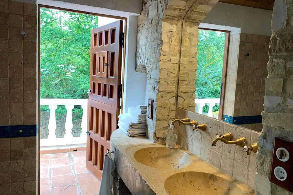 Photo of Bathroom in Querol