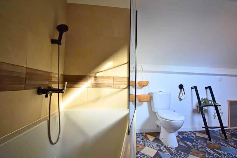 Photo of Bathroom in Amblainville